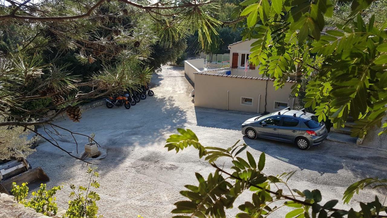 Chambre Pour Cyclistes Au Mt Ventoux Le Barroux Luaran gambar